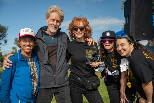 Heike Kessler-Heiberg receives Honor during 2024 surviveHEADSTRONG Walk